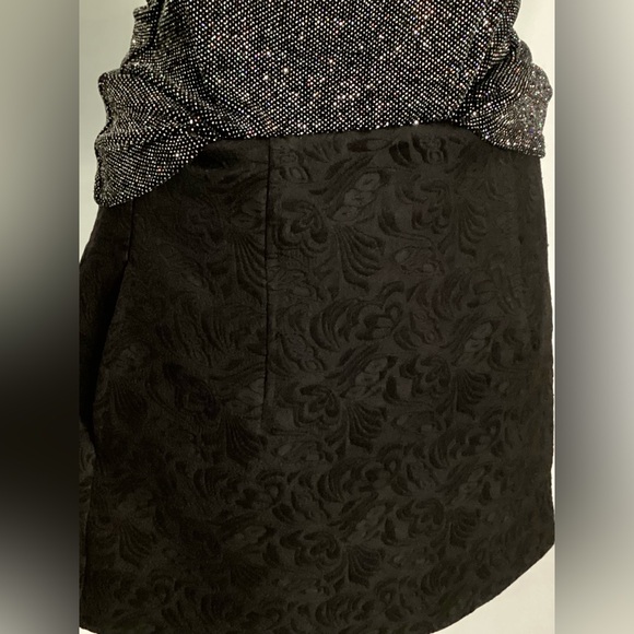 Forever 21 black Brocade Mini Skirt w Gold Zipper Size 29 - Picture 3 of 9